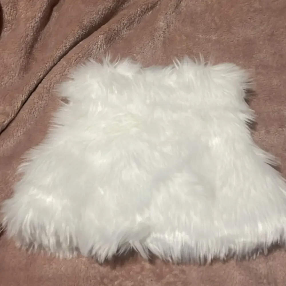 Gymboree xs 4 white sleevesless faux fur vest like new worn once